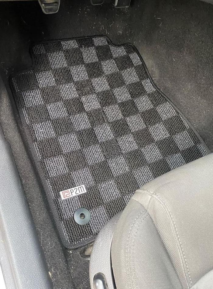 Phase 2 Motortrend (P2M) Checkered Carpet Race Floor Mats - Ford Mustang S197 (2005-2009)