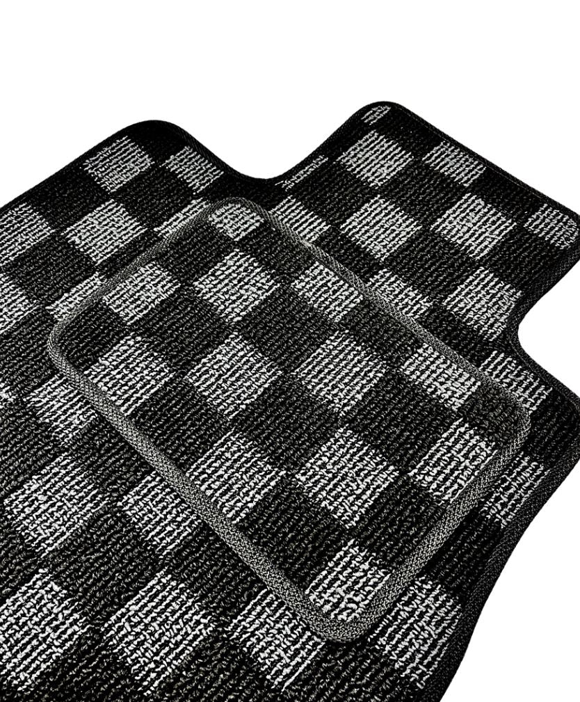 P2M checkered heel pad detail