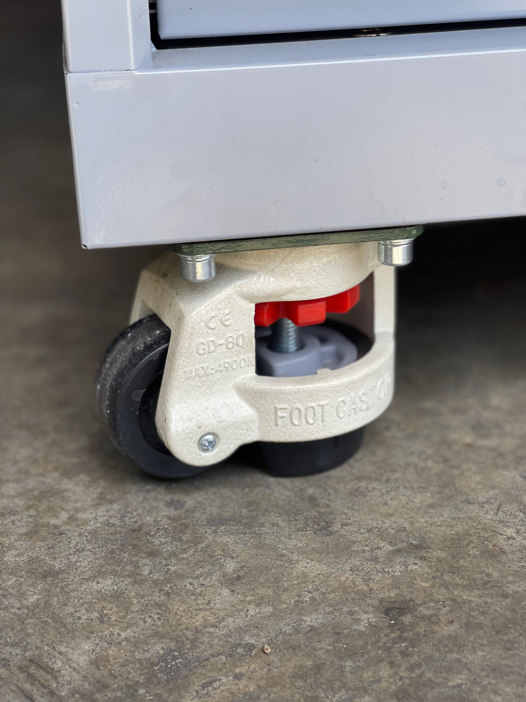 Heavy-duty leveling foot caster on Dyme PRO equipment