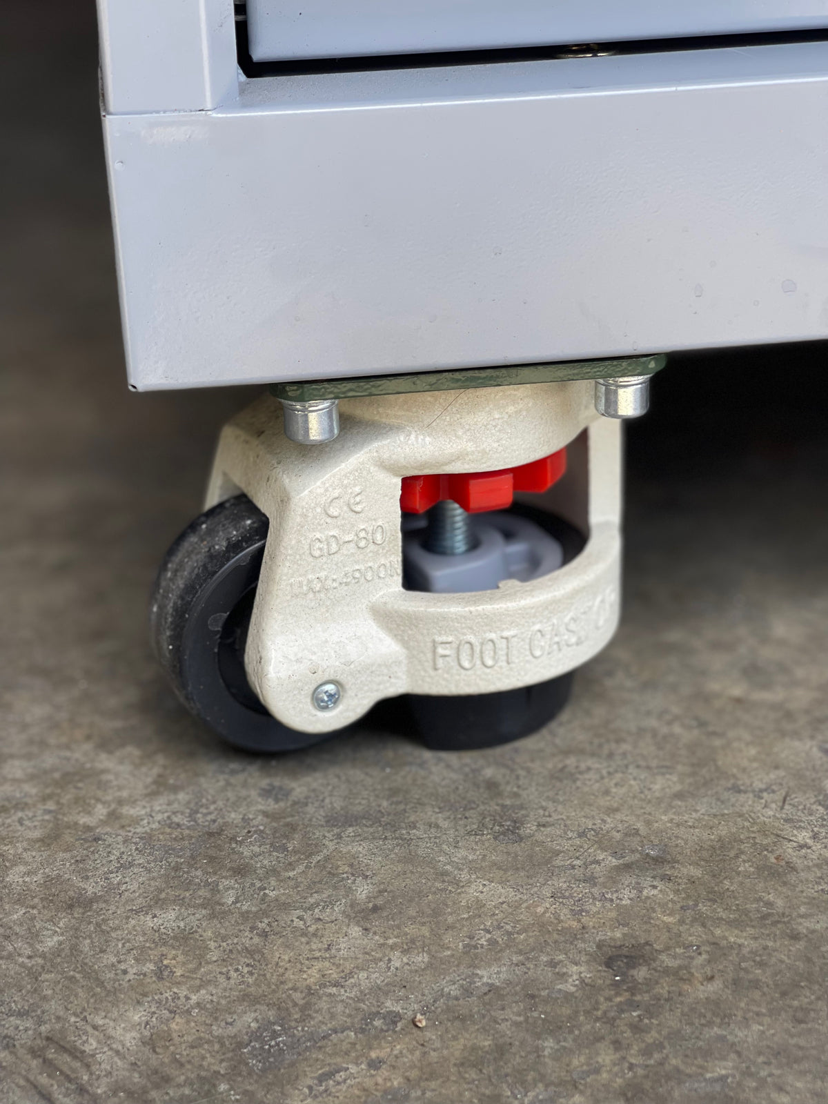 Heavy-duty leveling foot caster on Dyme PRO equipment