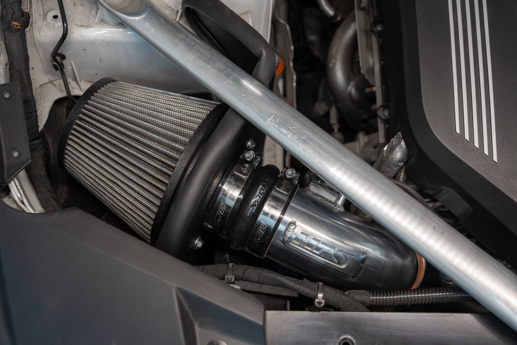 HPS Performance Black Short Ram Intake w/ Shield - BMW X5 3.0L B58 G05 19-23 - BMW X5 xDrive40i / BMW X5 sDrive40i / BMW X5 xDrive45e B58 PHEV PHEV, G05 / BMW X6 / BMW X7 - (2019-2023 / 2019-2023 / 2021-2023 / 2020-2023 / 2019-2022)