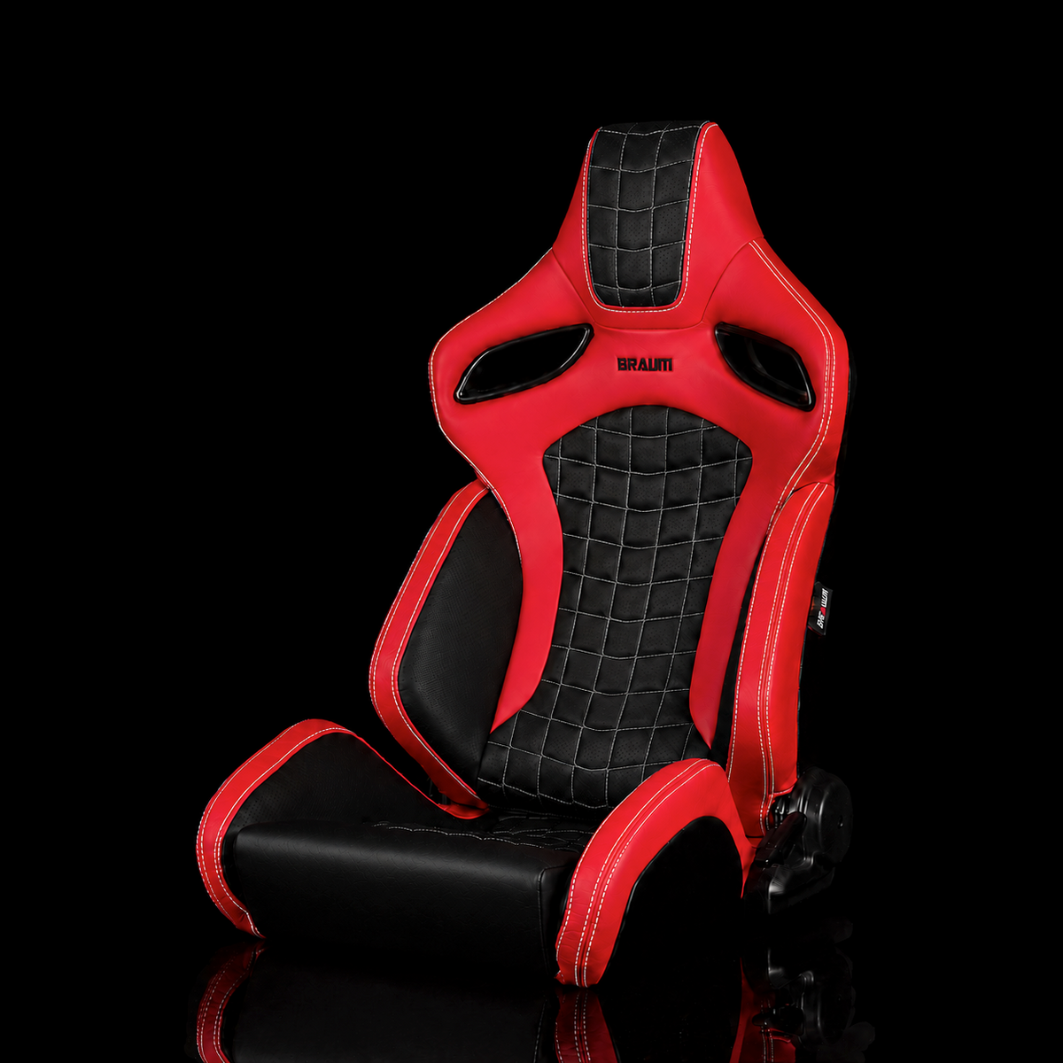 Braum ORUE-S red leatherette rhombus quilted seats