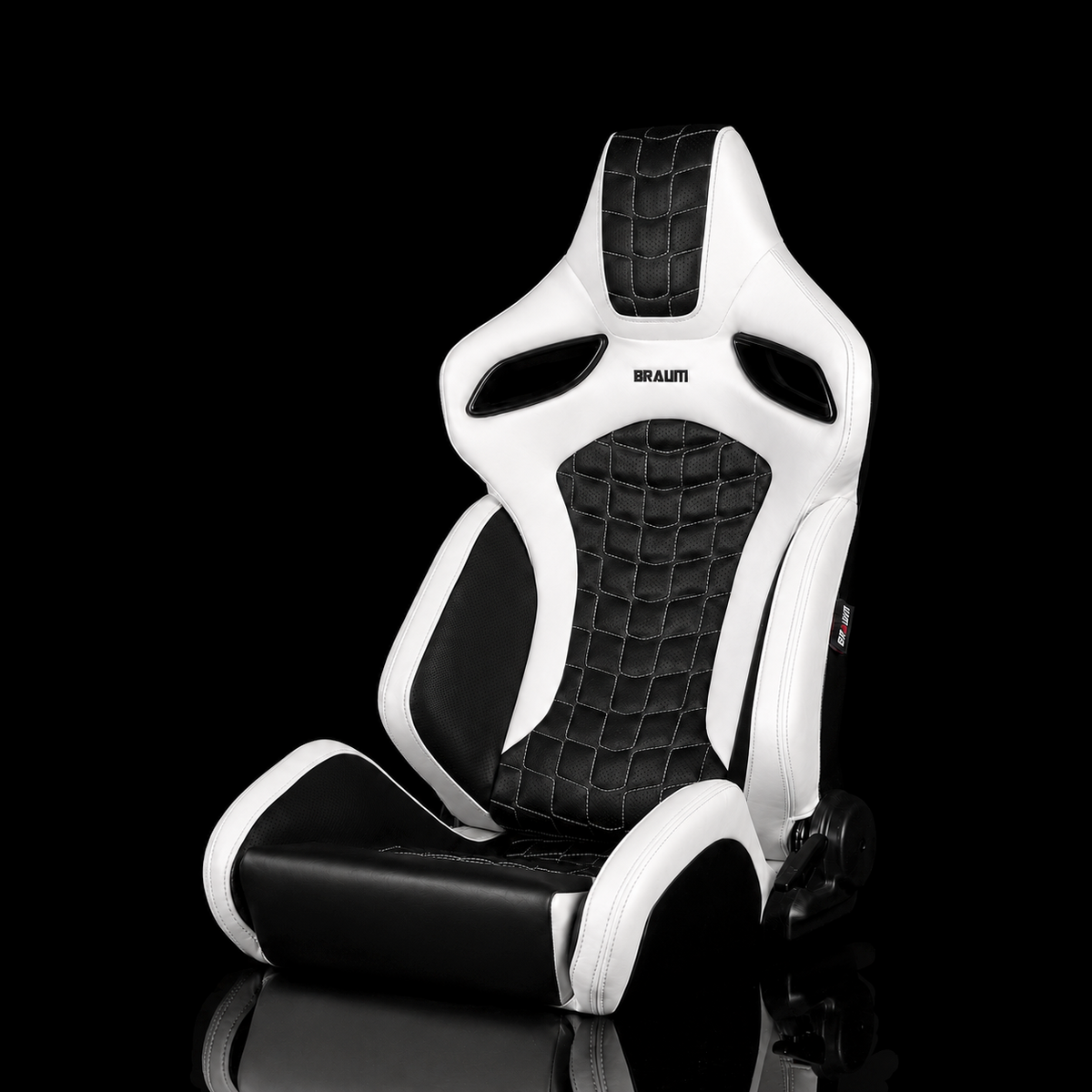 Braum ORUE-S white leatherette rhombus quilted seats