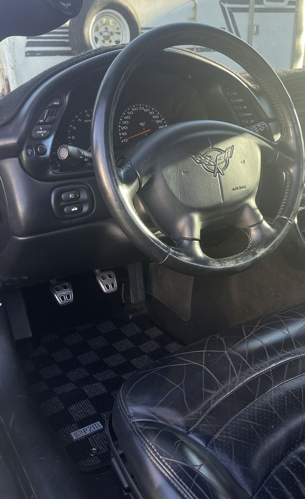 Phase 2 Motortrend (P2M) Checkered Carpet Race Floor Mats - Chevrolet C5 Corvette (1997-2004)