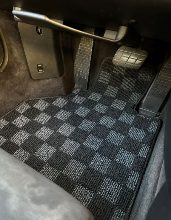 Phase 2 Motortrend (P2M) Checkered Carpet Race Floor Mats - Porsche 911 [996] (1997-2006)