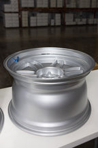 Enkei RPF1RS deep-lip detail