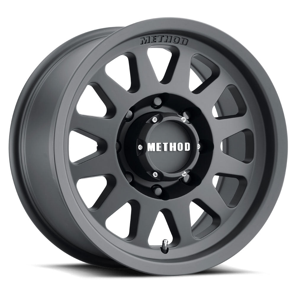 Method 704 | Matte Black | Wheel view 4