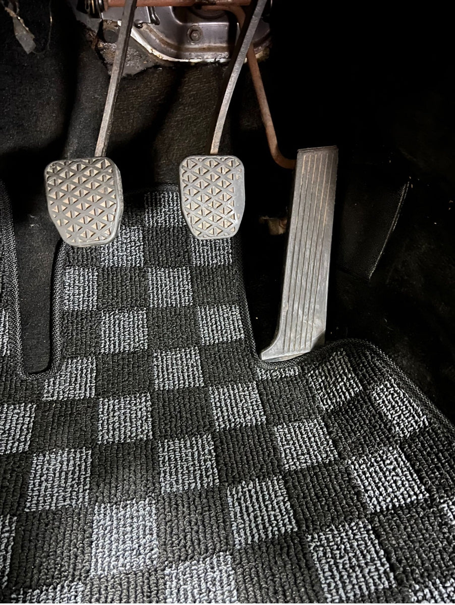 P2-CPTE24FRDG-TP - BMW E24 6-SERIES 1977-89 (COUPE 2 DOOR) RACE FLOOR MATS : DARK GREY (FRONT/REAR) - View 9
