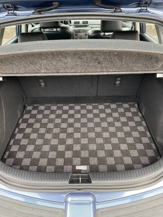 P2-CPTMAZ3BKDGTR-TP - MAZDA 3 / MAZDASPEED 3 2007-09 (BK) HATCH RACE TRUNK MATS : DARK GREY - View 2