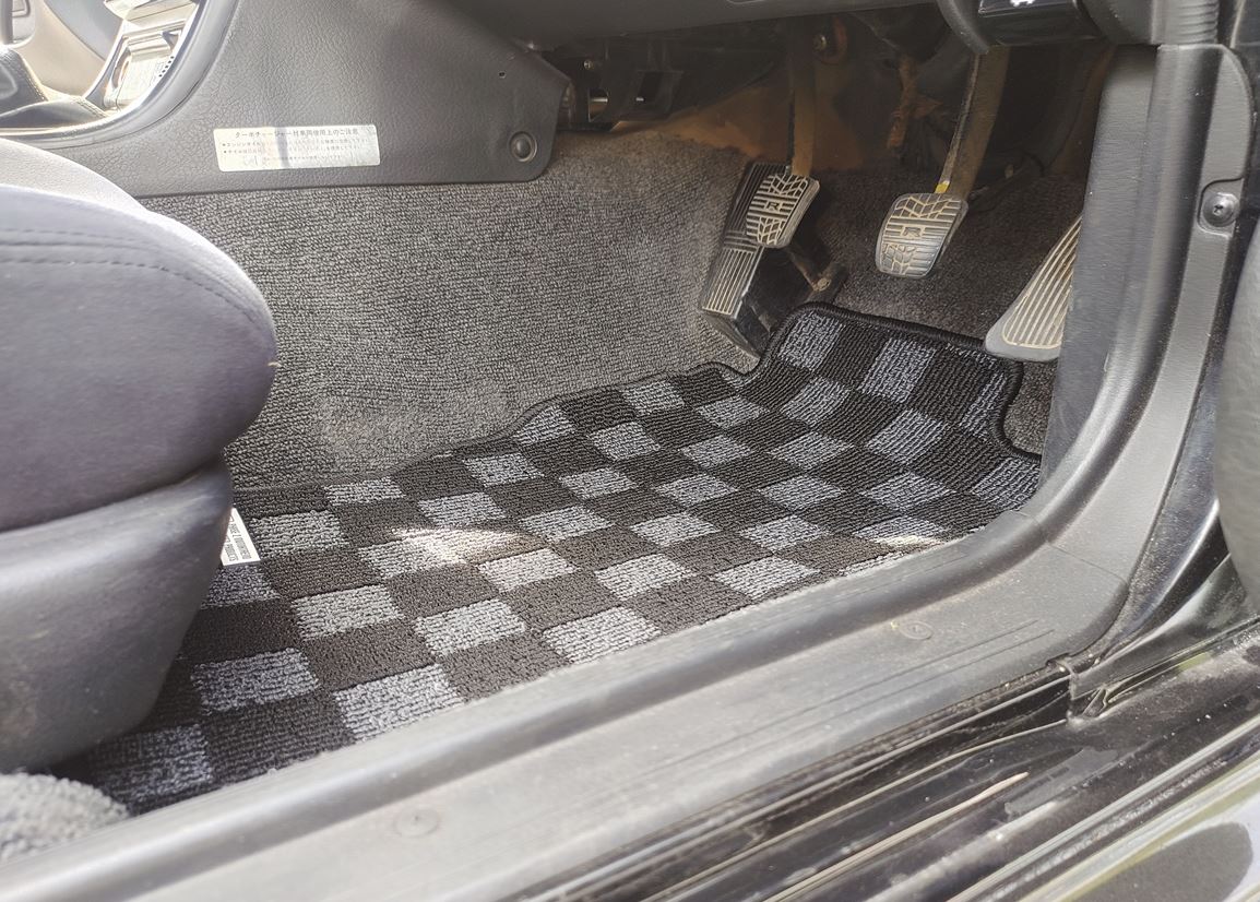 Phase 2 Motortrend (P2M) Front & Rear Checkered Flag Race Carpet Floor Mats - Nissan R32 Skyline GT-R