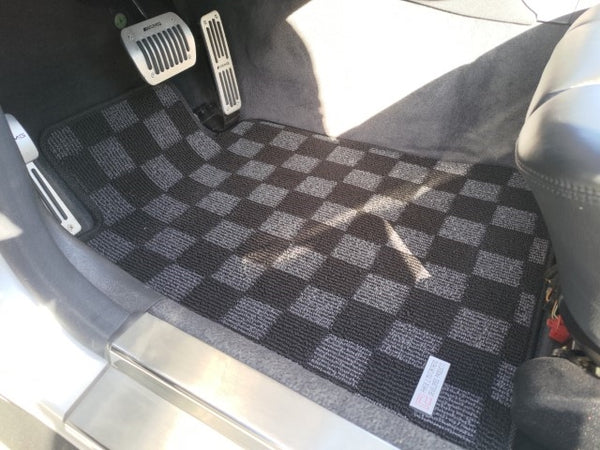 Phase 2 Motortrend (P2M) Front & Rear Checkered Flag Carpet Floor Mats - Mercedes E Class W210 (1996-2002)