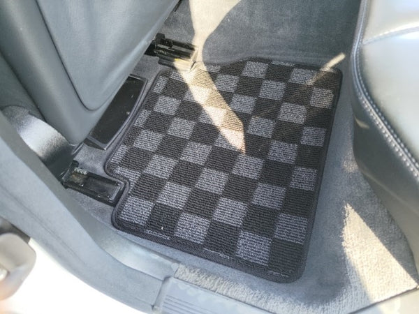 Phase 2 Motortrend (P2M) Front & Rear Checkered Flag Carpet Floor Mats - Mercedes E Class W210 (1996-2002)